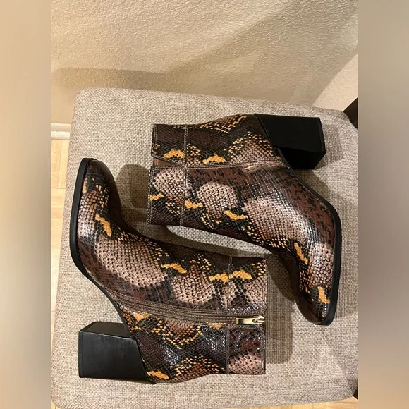 Franco Sarto leather snake print block heel ankle boots/ booties. Square toe. 10 - Picture 6 of 14